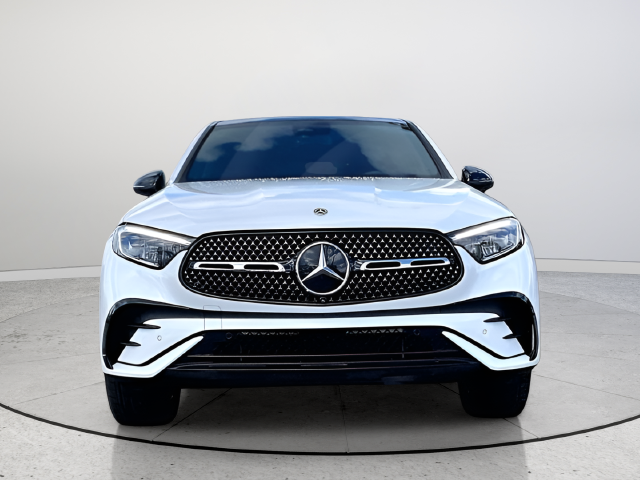 Used 2026  Mercedes-Benz GLC 300 Coupe image 2