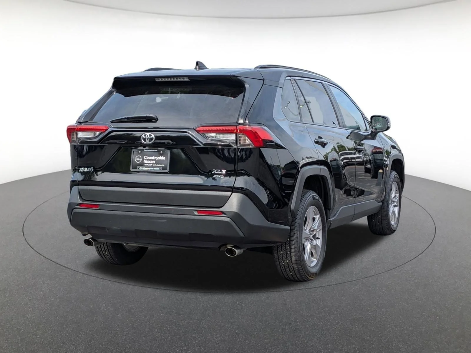 Used 2022 Midnight Black Metallic Toyota XLE image 5
