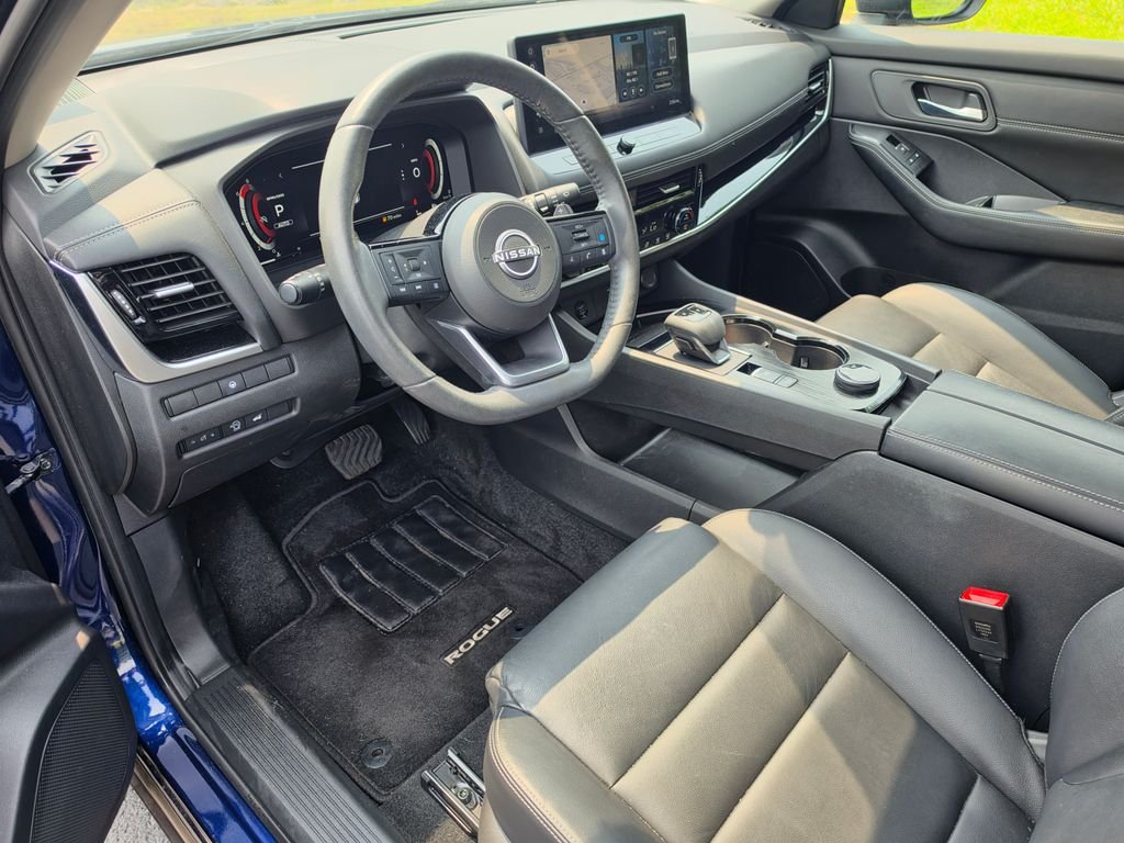 Used 2024 Blue Nissan SL image 5