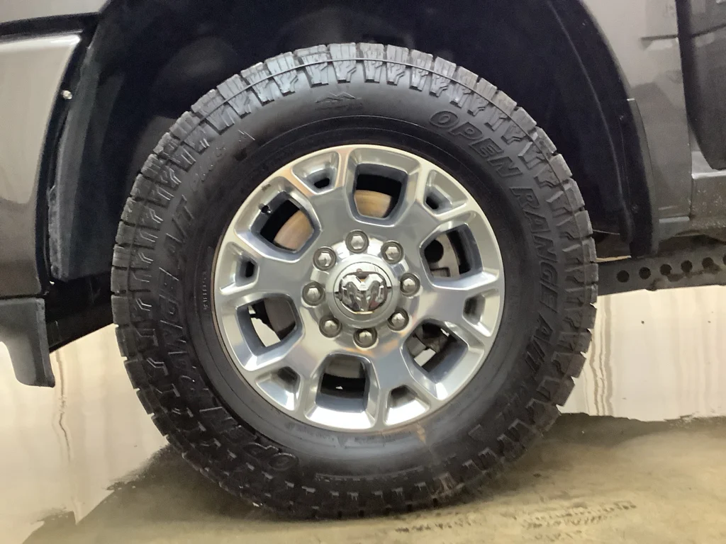 Used 2024 Granite Crystal Metallic Clearcoat Ram Laramie image 26