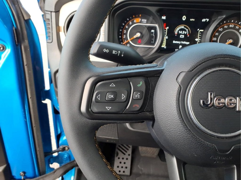 Used 2024 Blue Jeep Sport S image 22