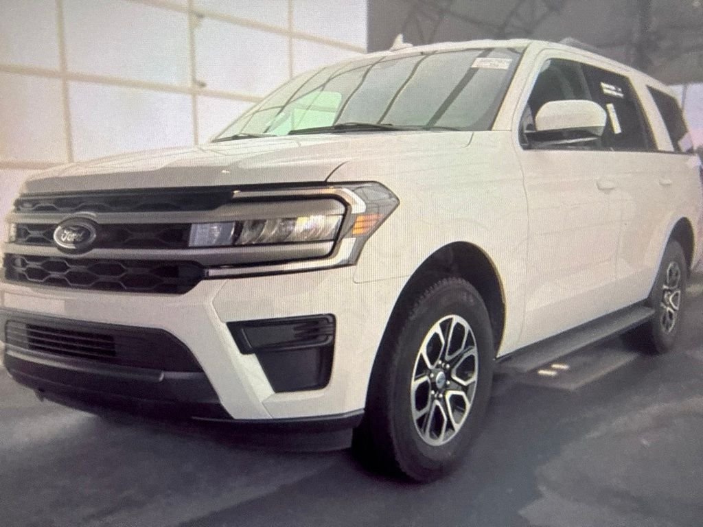 Used 2024 White Ford XLT image 2