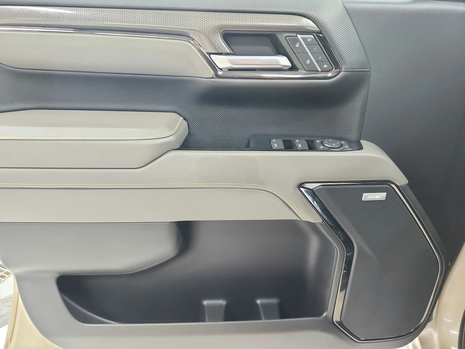 Used 2023  Chevrolet ZR2 image 40