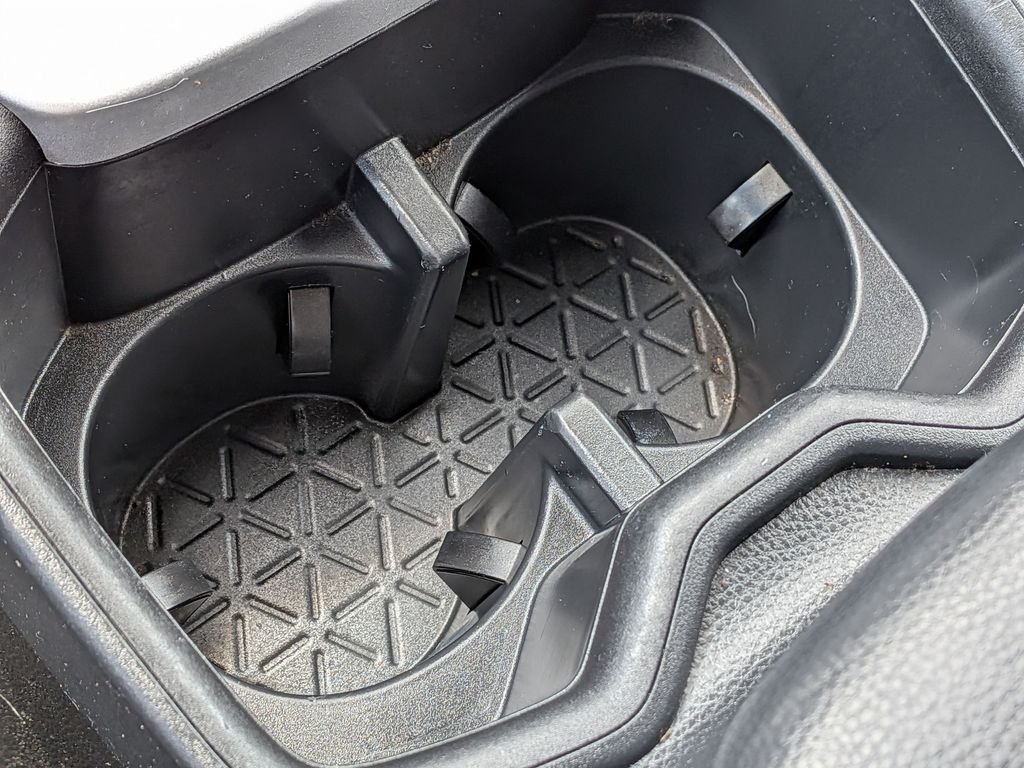2023 Toyota RAV4 LE - Photo 18