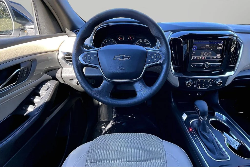 Used 2022 White Chevrolet LS image 8