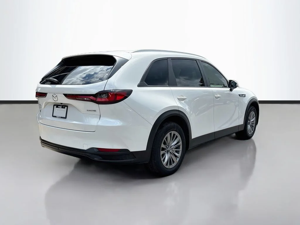 Certified Used 2025 White Mazda 3.3 Turbo Select image 7