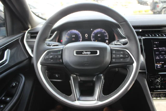Used 2023 White Jeep Altitude X image 13
