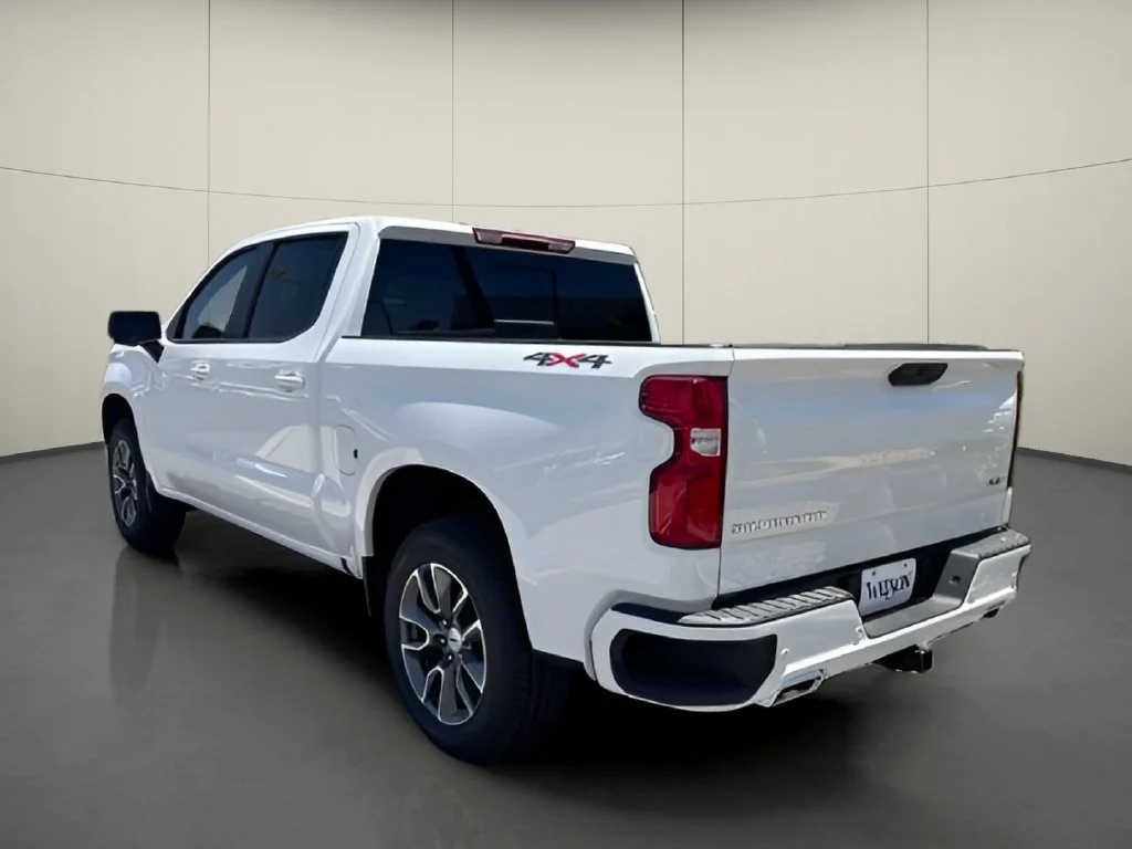New 2026 Summit White Chevrolet RST image 3