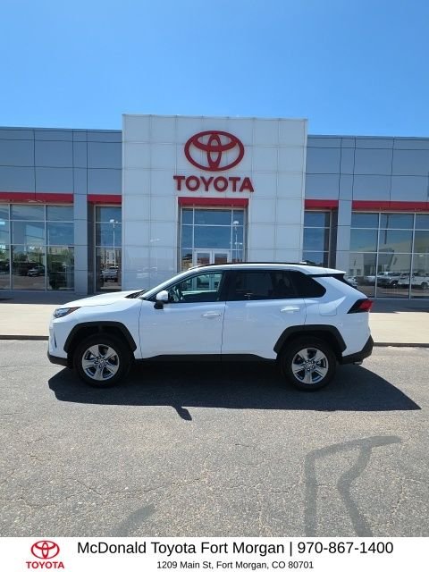 Used 2025 White Toyota XLE image 2