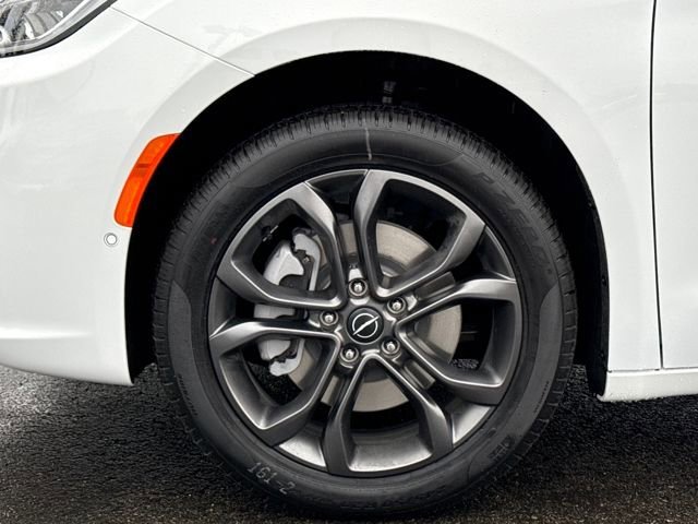 New 2026 Bright White Clear-Coat Exterior Paint Chrysler Select image 8