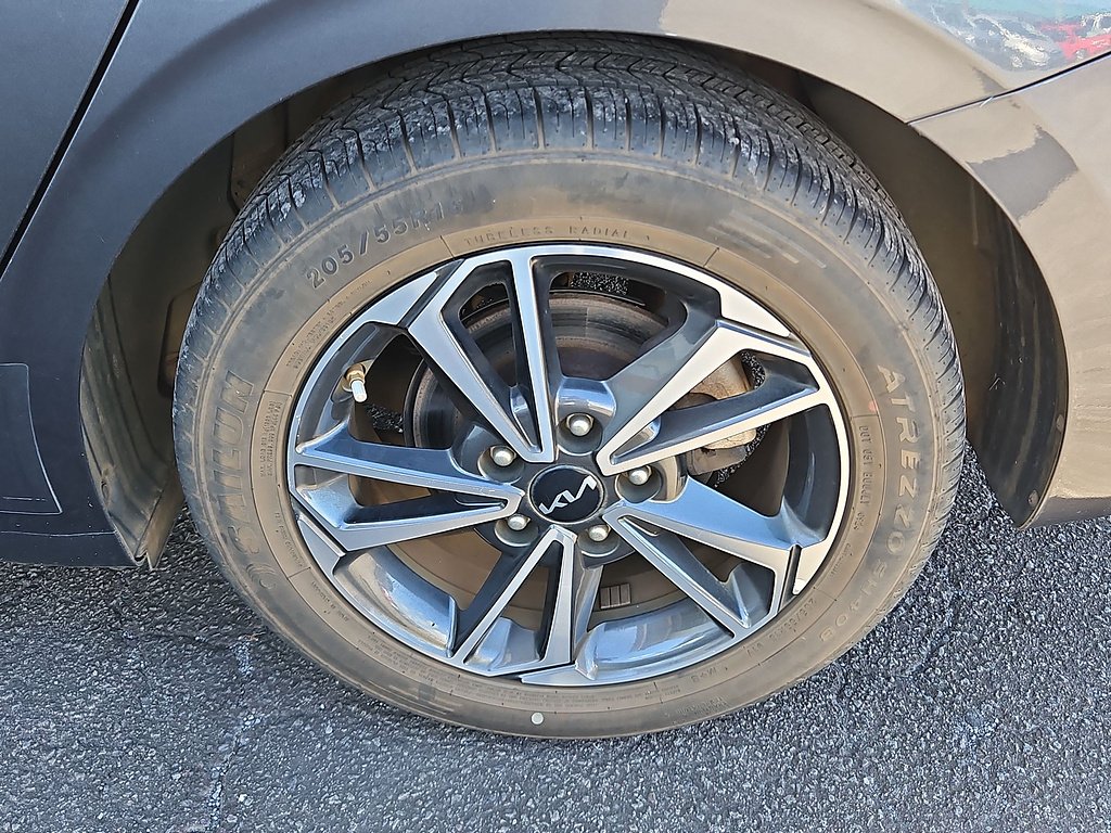 Used 2023 Gravity Gray Kia LXS image 17