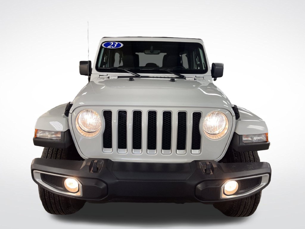 Used 2023 White Jeep Sahara image 9