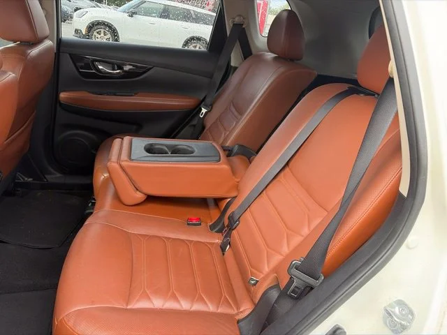 Used 2018 White Nissan SL image 21