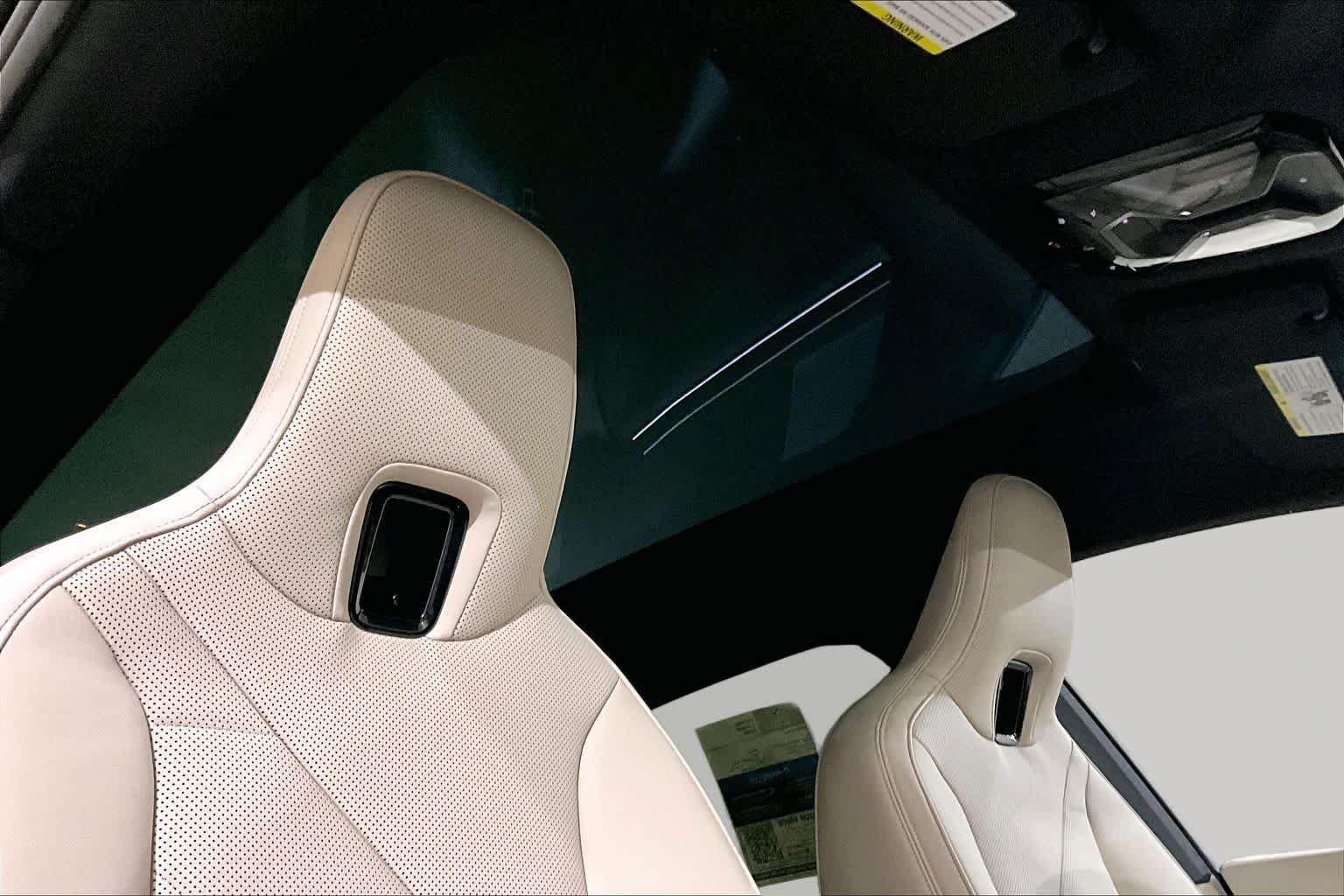 Used 2025  BMW xDrive50 image 13