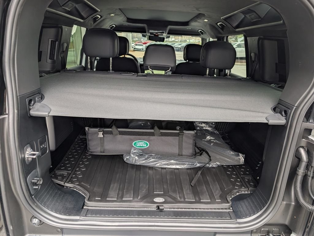 New 2026 Fuji White Land Rover V8 image 31