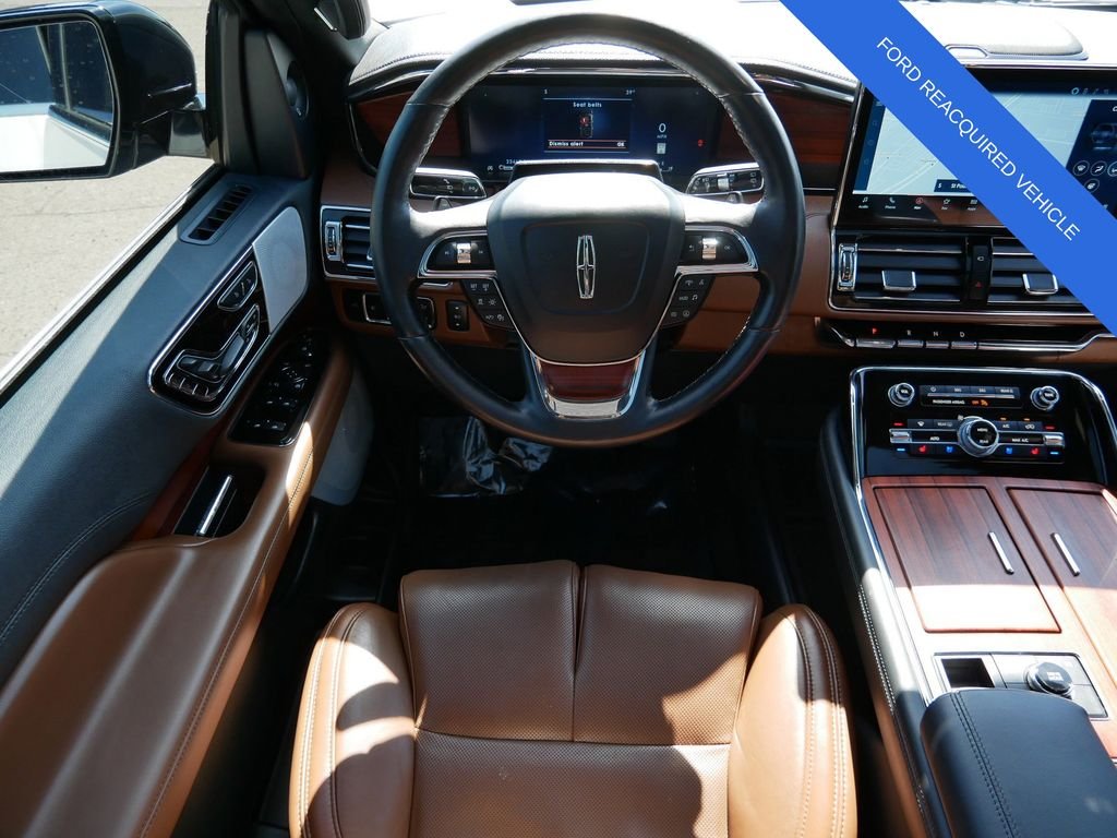 Used 2024 White Lincoln Reserve image 12