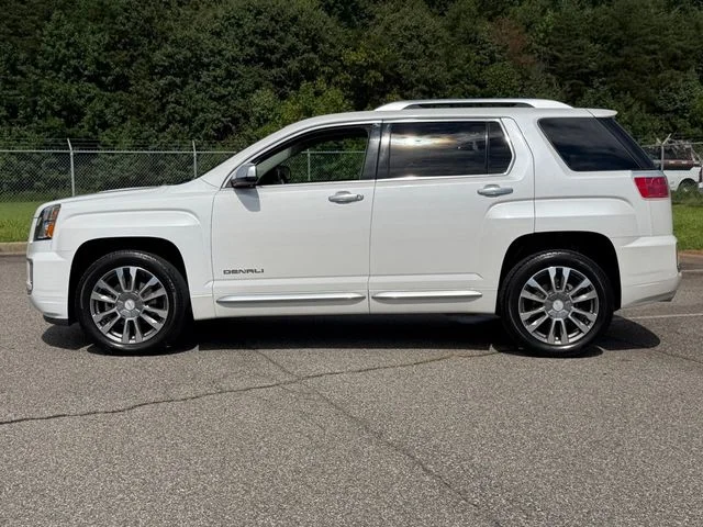 Used 2017 White GMC Denali image 35