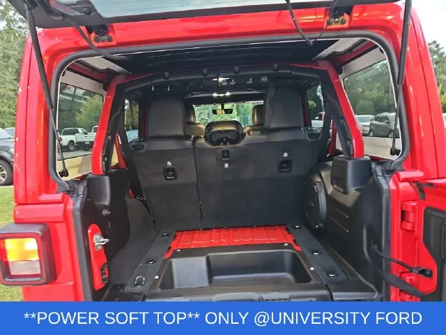 Used 2023 Red Jeep Altitude image 12