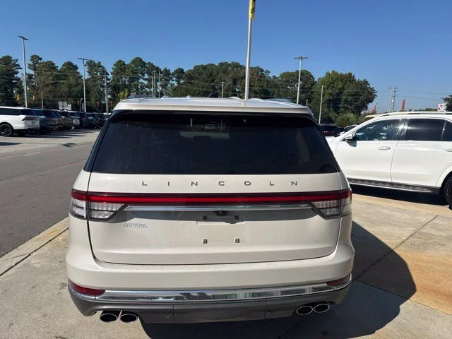 Used 2021 White Lincoln Reserve image 3