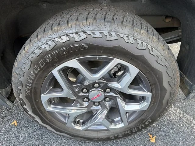 Used 2025 Summit White GMC SLT image 19