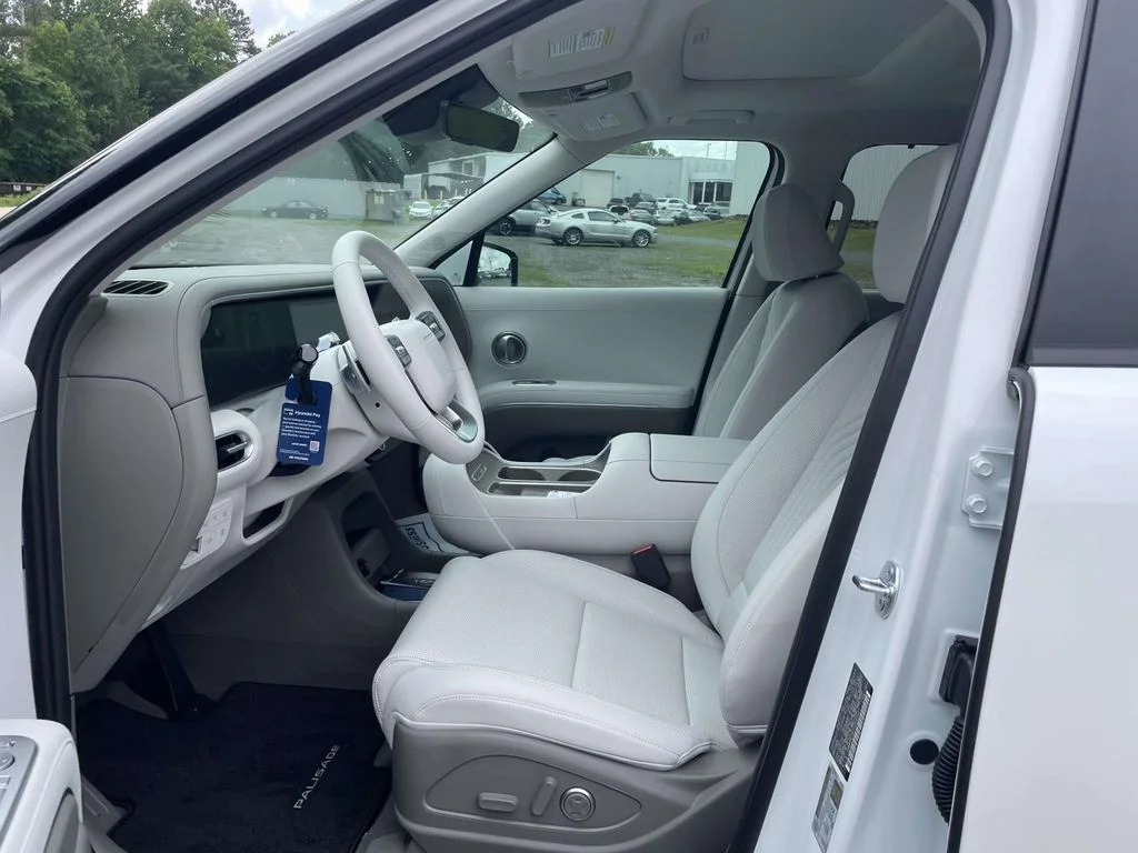 New 2026 White Hyundai SEL Premium image 16