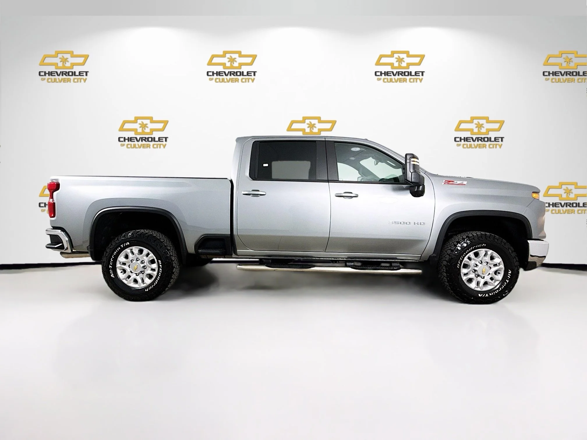 Used 2025 Sterling Gray Metallic Chevrolet LT image 9