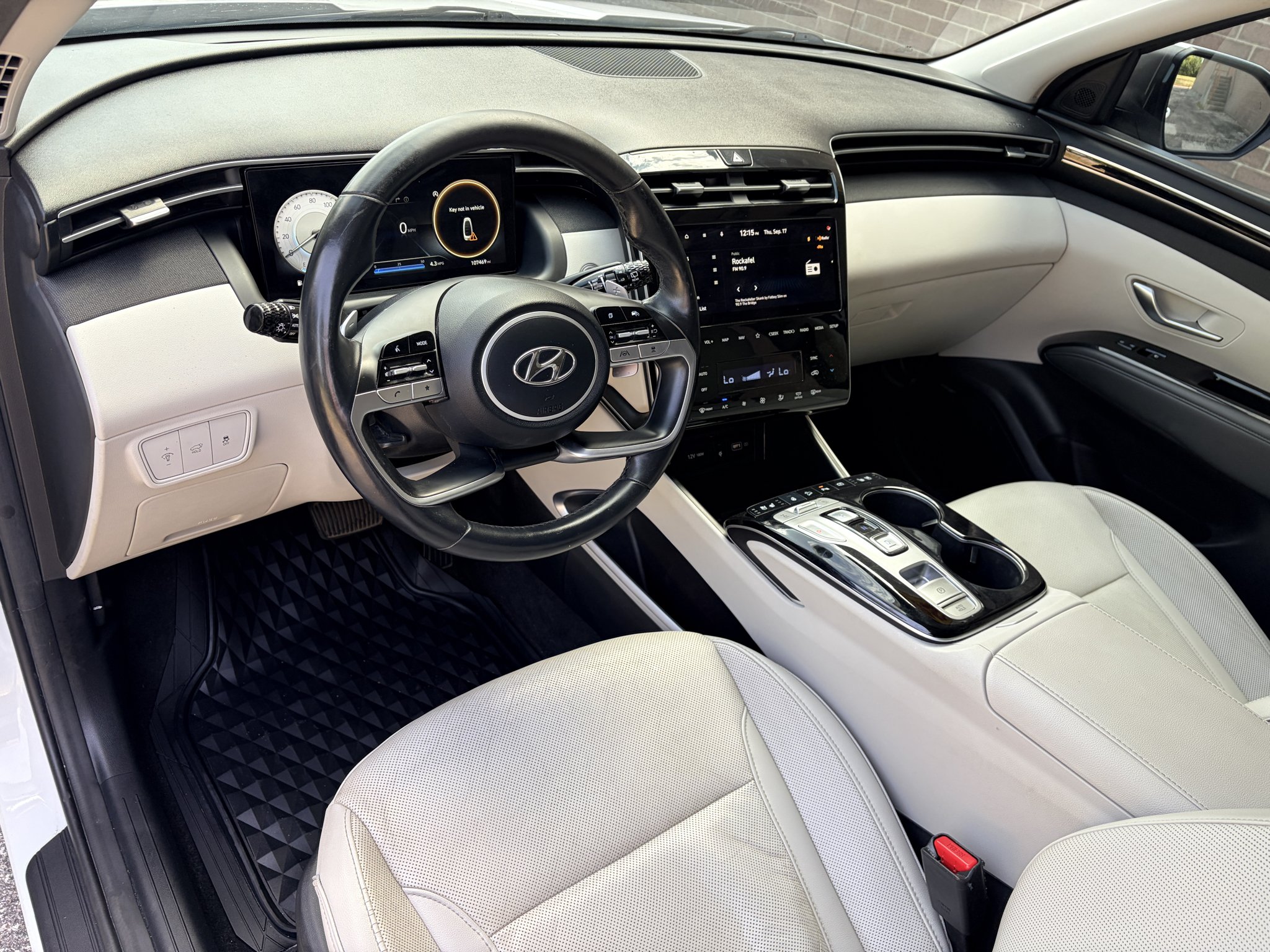 Used 2022 Quartz White Hyundai Limited image 12