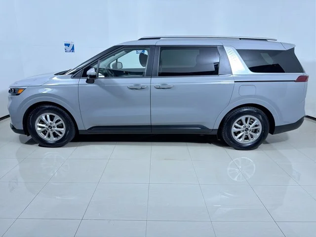 Used 2022 CERAMIC SILVER Kia LX image 5