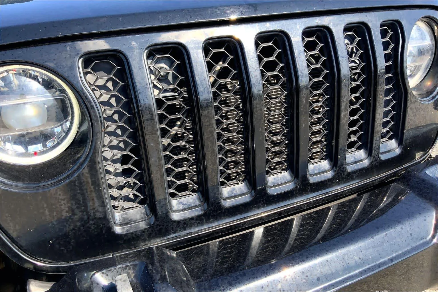 Used 2022 Black Clear Coat Jeep High Altitude image 29