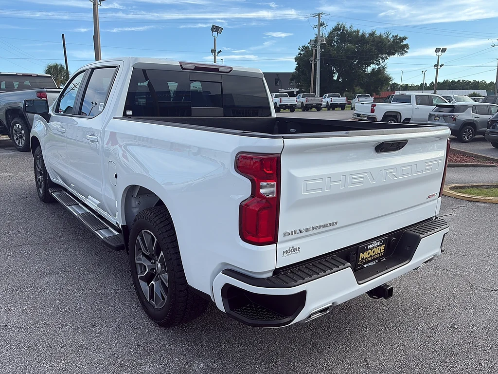 Used 2023 Summit White Chevrolet  image 6