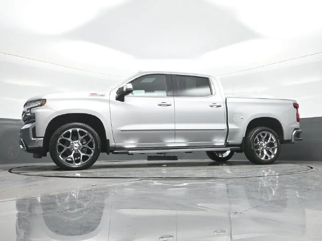 Used 2022 SILVER ICE METALLIC Chevrolet LTZ image 21