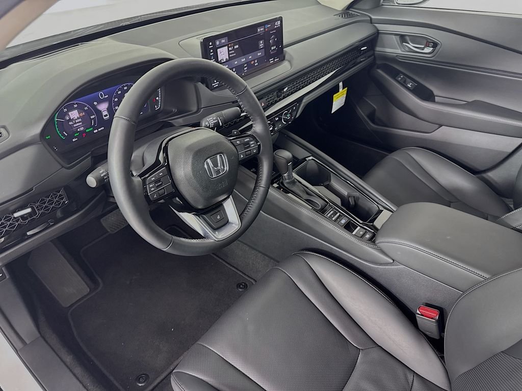 Certified Used 2025 Platinum Honda Touring image 9