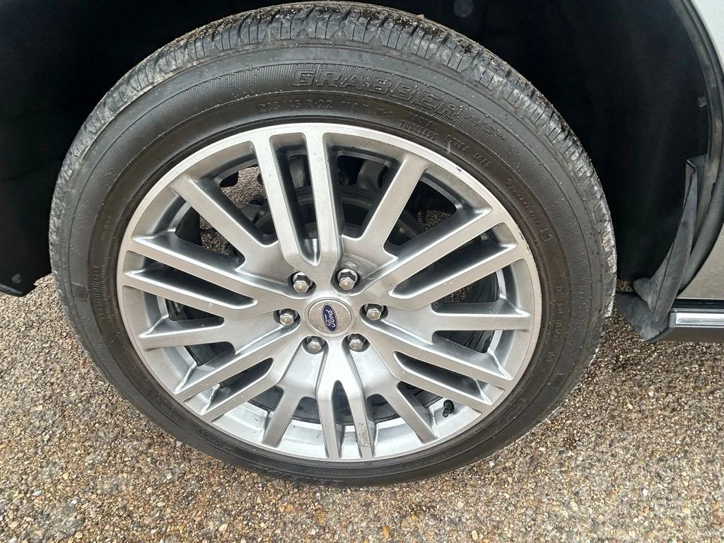 Used 2023 Silver Ford Limited image 8