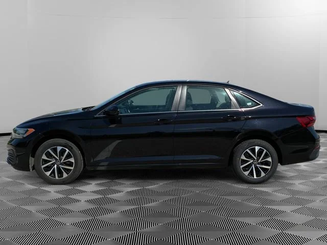 3VW5M7BU8RM004758