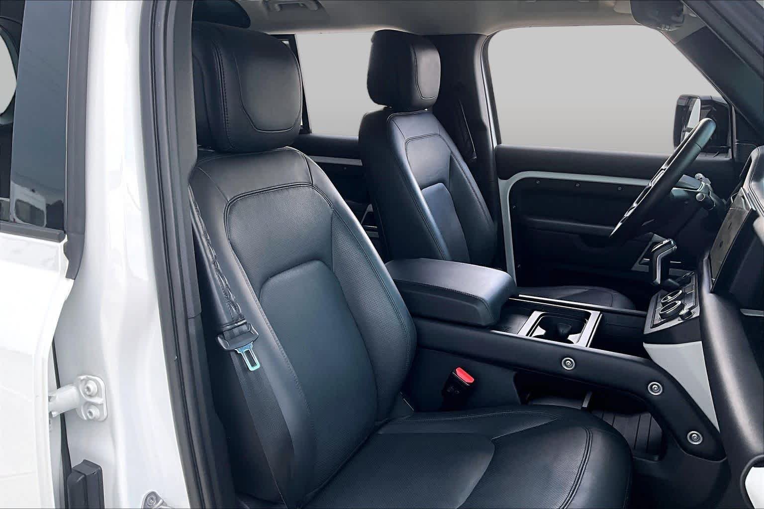 Used 2023 Fuji White Land Rover S image 8