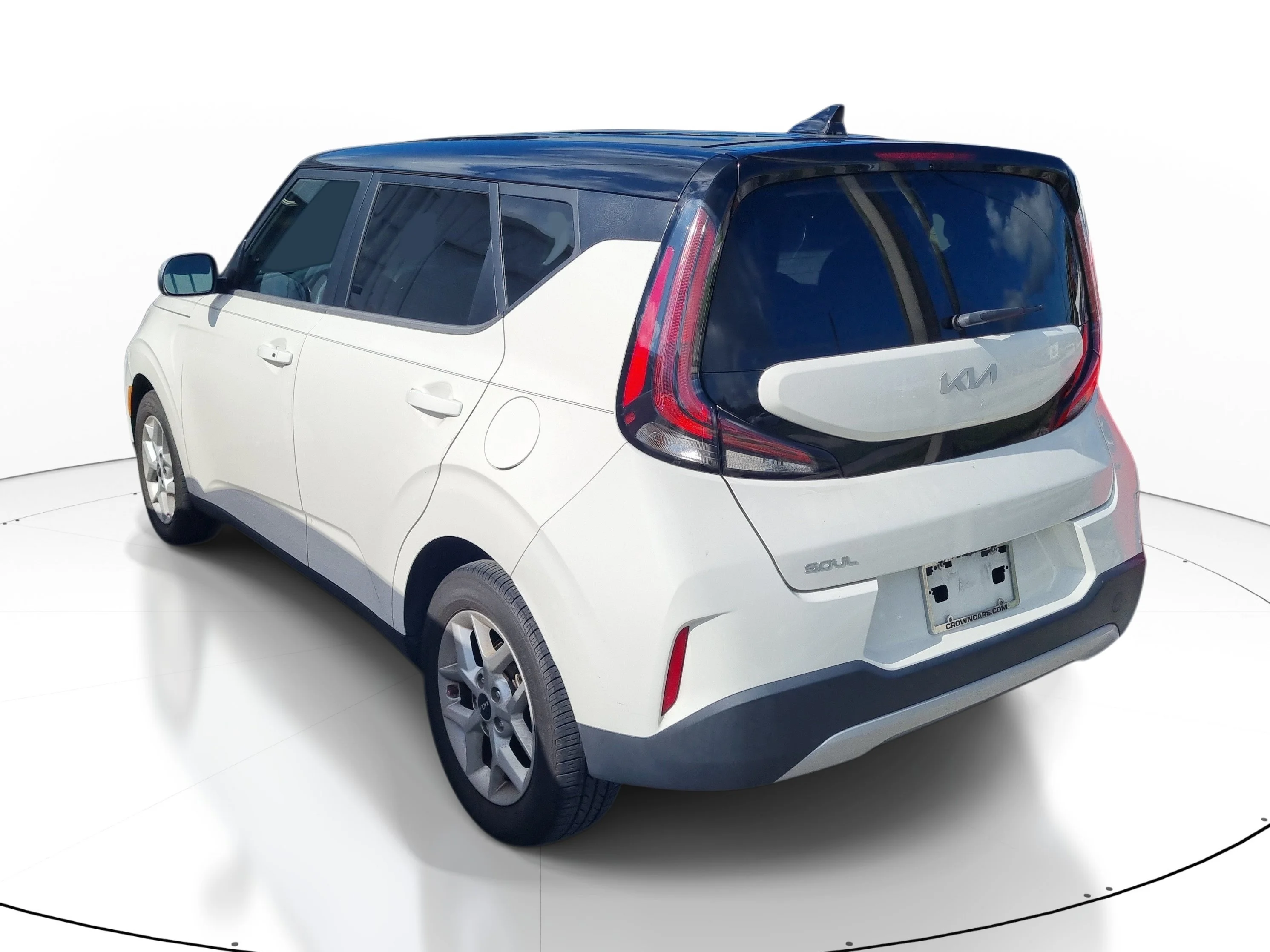 Used 2023 Clear White w/Black Roof Kia S image 6