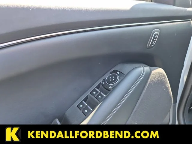 Used 2023 White Ford Select image 10