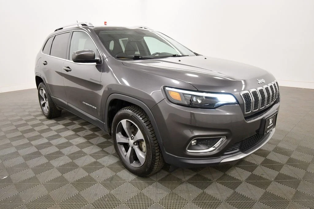Used 2019 Gray Jeep Limited image 9