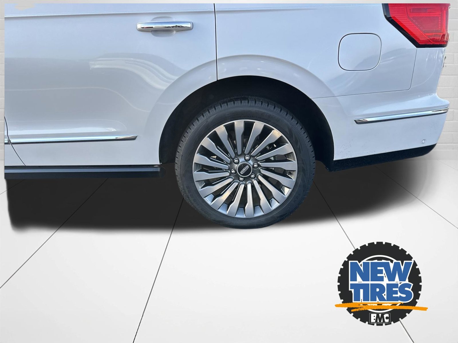 Used 2019 White Lincoln Reserve image 8