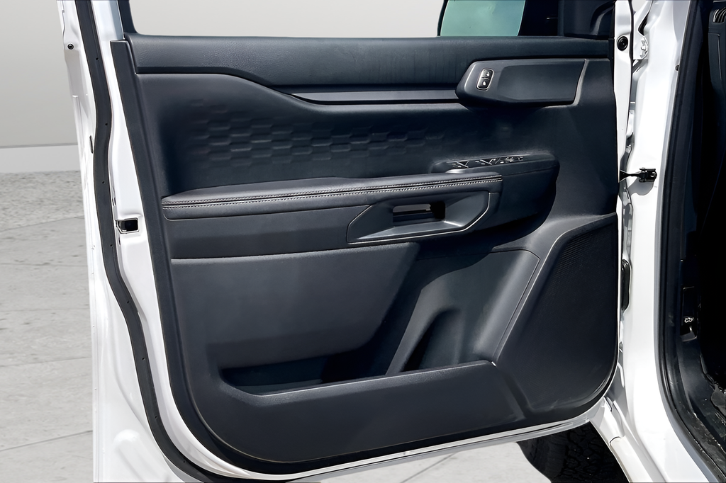 New 2026 Oxford White Ford XLT image 14