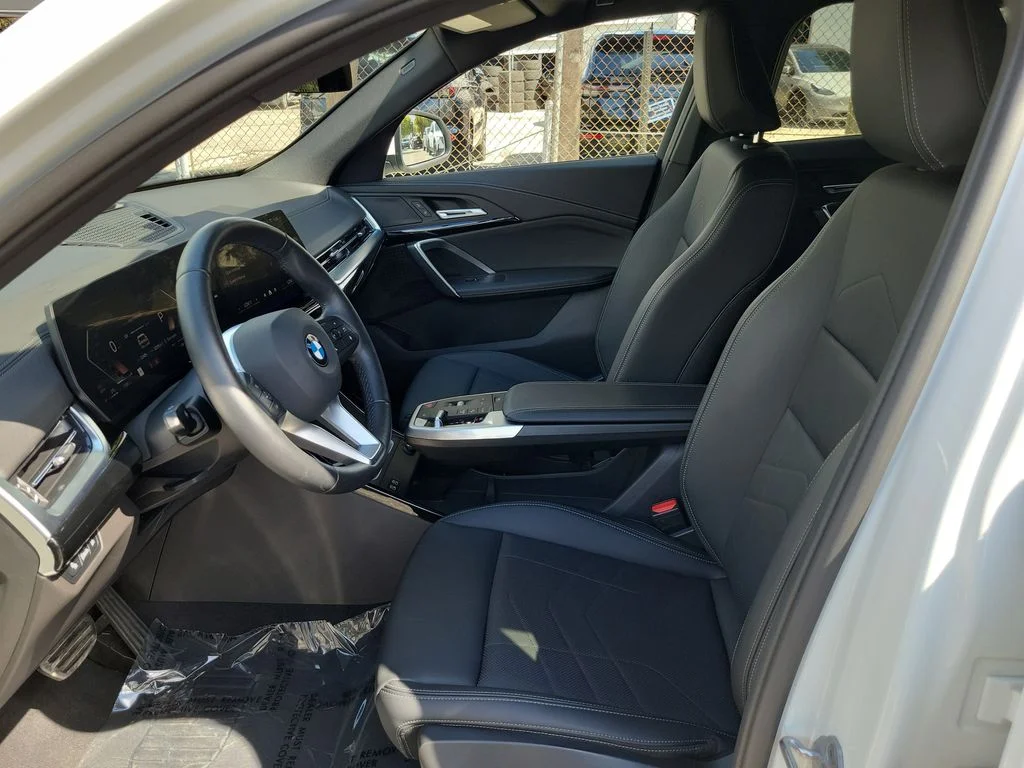 Used 2026 White BMW xDrive28i image 27