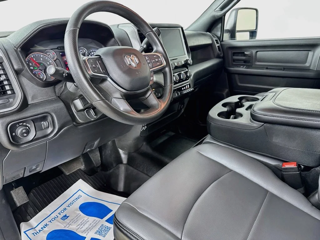 Used 2025 Granite Crystal Metallic Clearcoat Ram Tradesman image 11