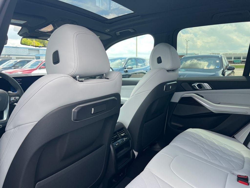 New 2026 Mineral White Metallic BMW xDrive40i image 23