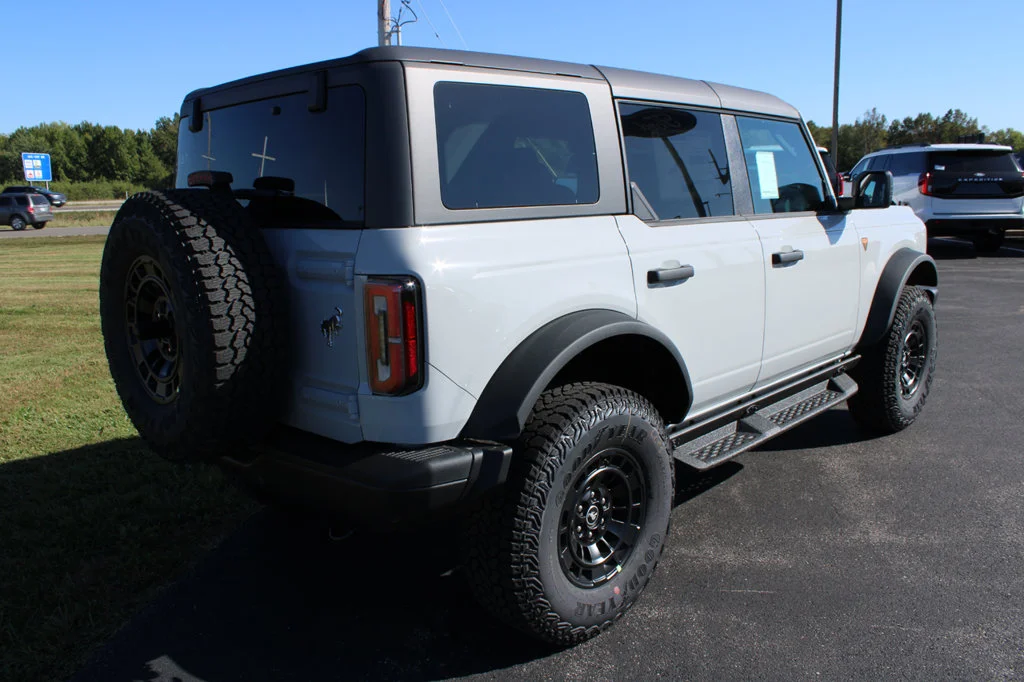 New 2026 Avalanche Gray Ford Badlands® image 18