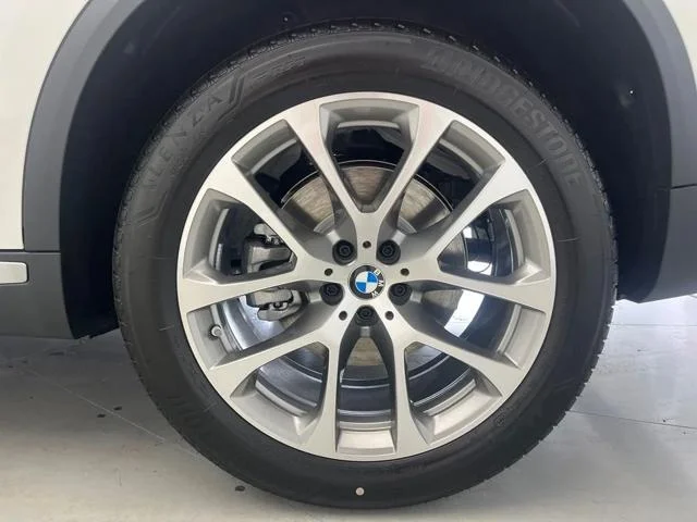 New 2026 Alpine White BMW sDrive40i image 17