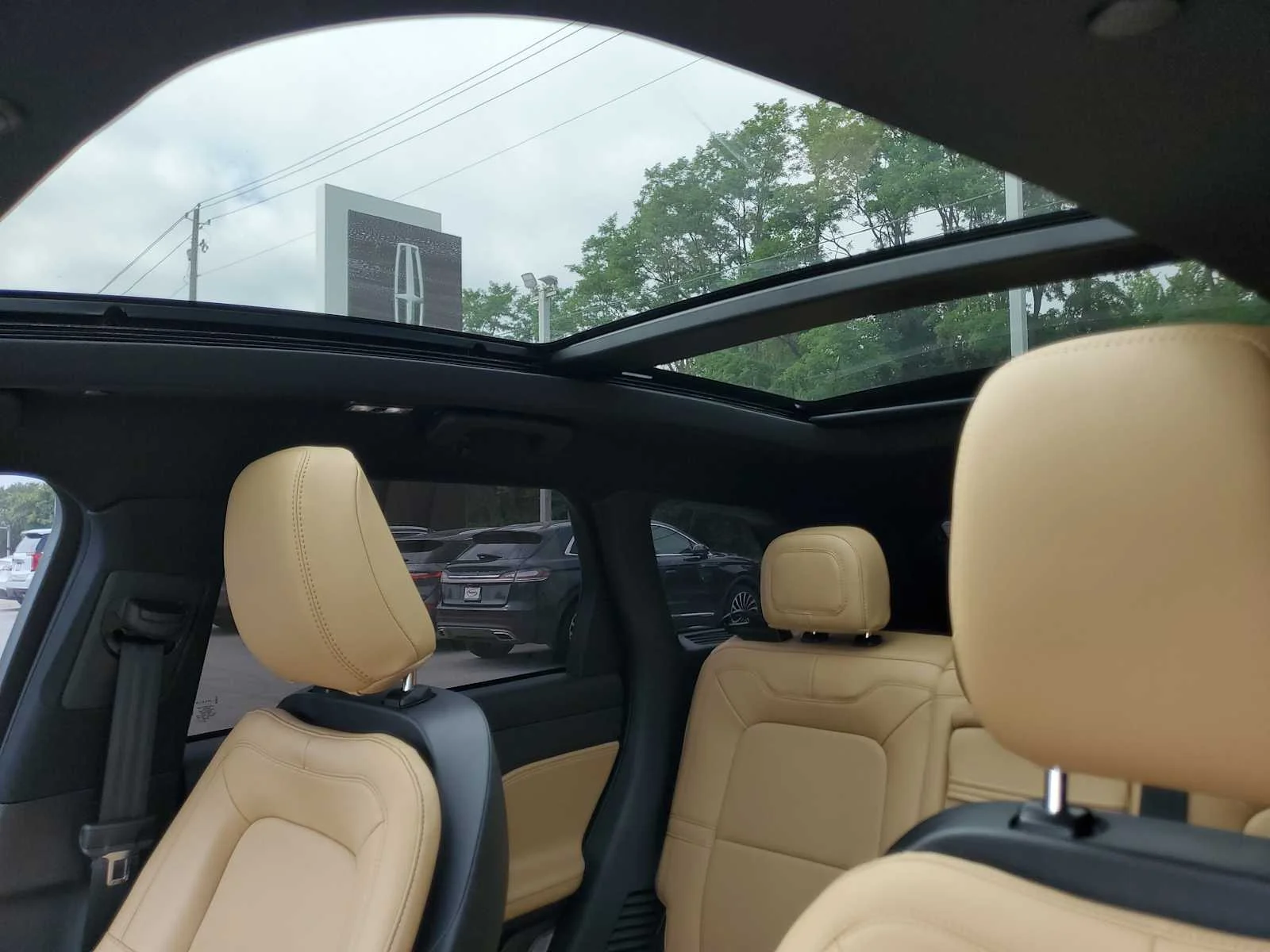 Used 2023  Lincoln Grand Touring image 17