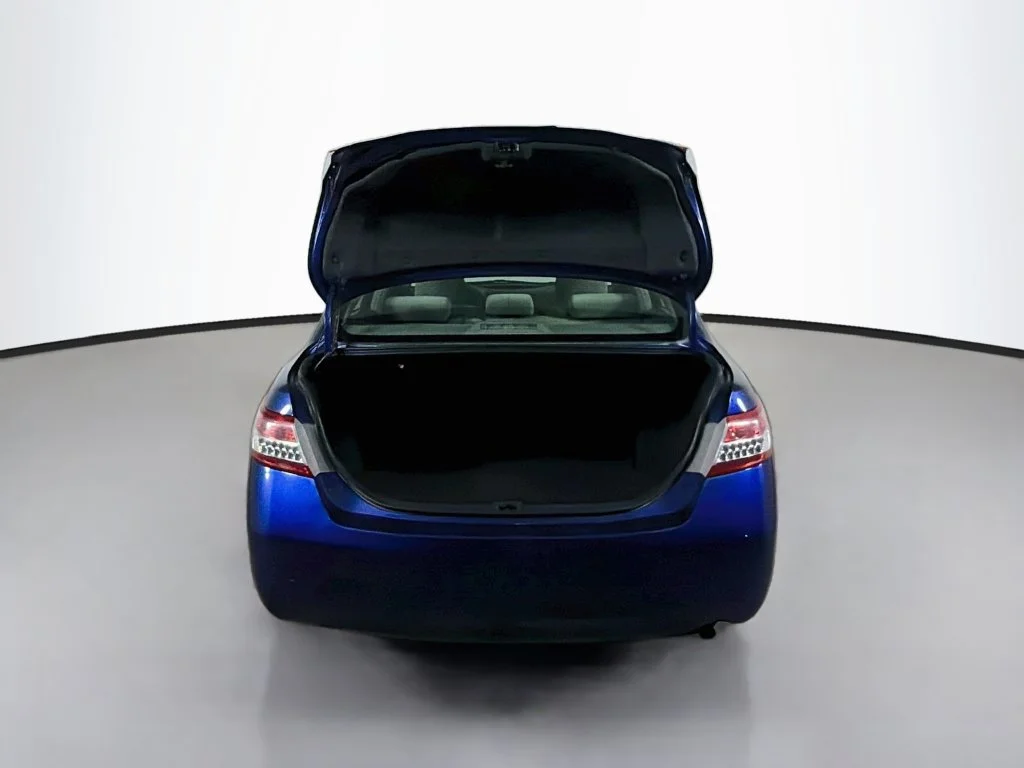 Used 2010 Blue Toyota LE image 21
