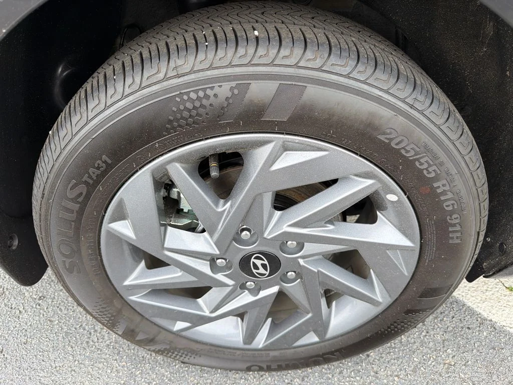 Used 2026 Black Hyundai Blue image 17
