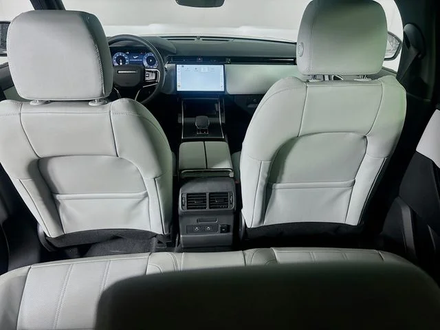 Used 2026  Land Rover Dynamic SE image 25