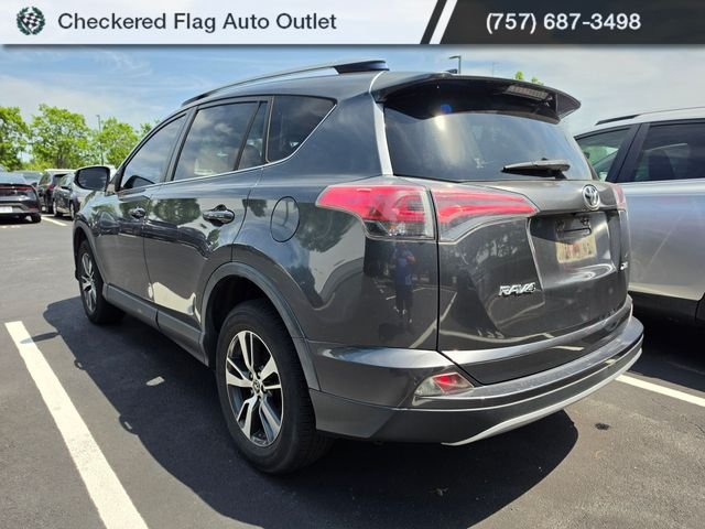 Used 2018 Magnetic Gray Metallic Toyota XLE image 4